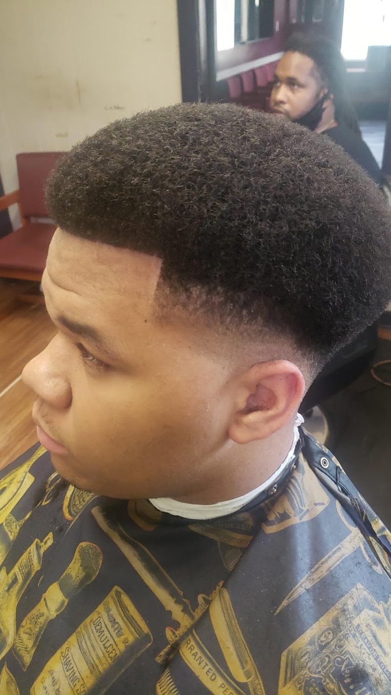 Tee's Cuts & Style
